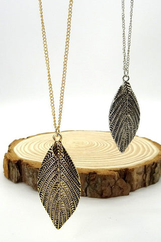 A classic vintage leaf necklace | 31N12008