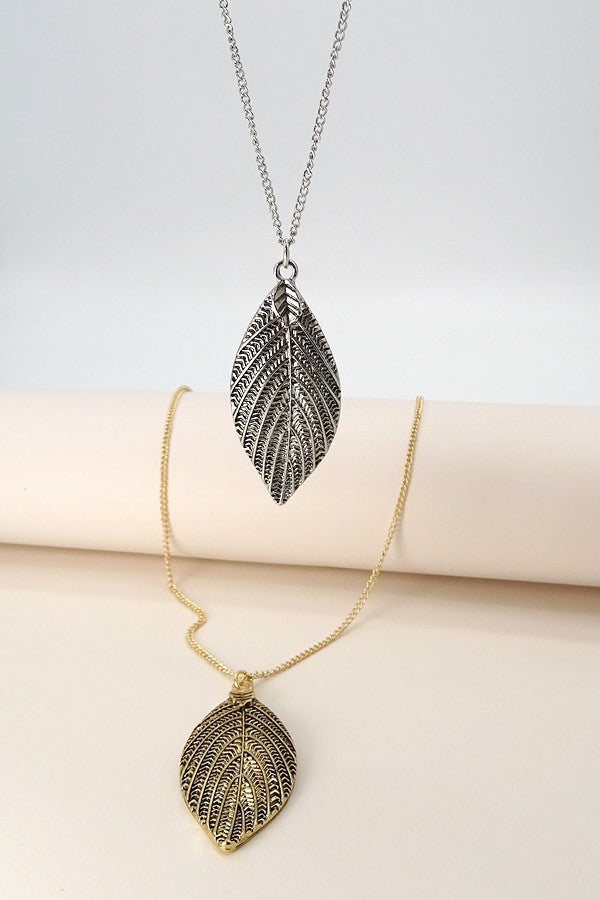 A classic vintage leaf necklace | 31N12008