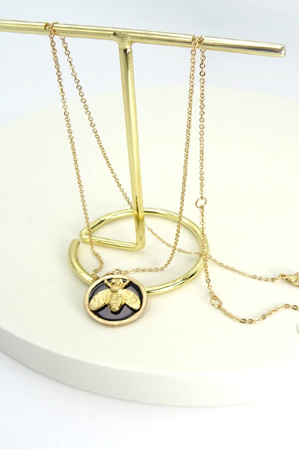 BEE COIN PENDANT NECKLACE | 47N19363