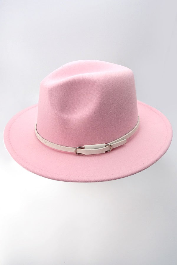 A VINTAGE CLASSIC FEDORA HAT WITH WHITE TRIM | 40HW301