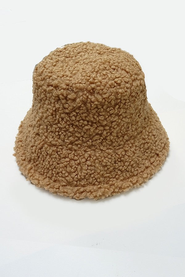 REVERSIBLE FAUX SUEDE WITH FUR BUCKET HAT | 40HW309