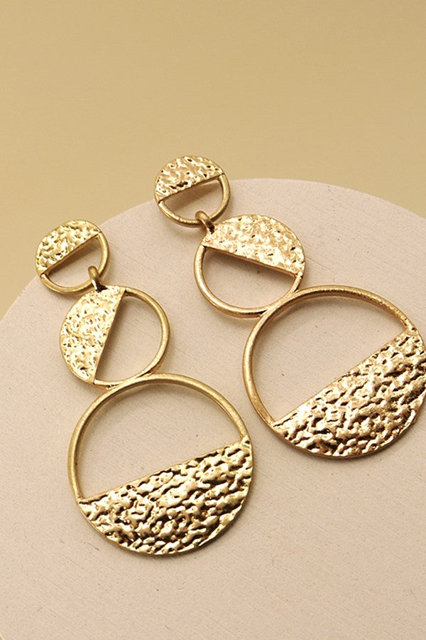 HAMMERED GEO LINEAR EARRINGS | 31E21546