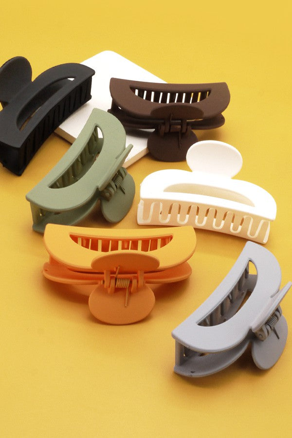 MATTE LARGE HALF MOON HAIR CLAW CLIP | 40H409
