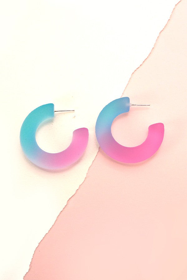 TRANSLUCENT OMBRE SOFT HOOP EARRINGS | 31E22247