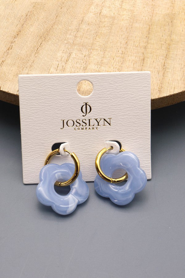 FLOWER CHARM HUGGIE HOOP EARRINGS | 40E221