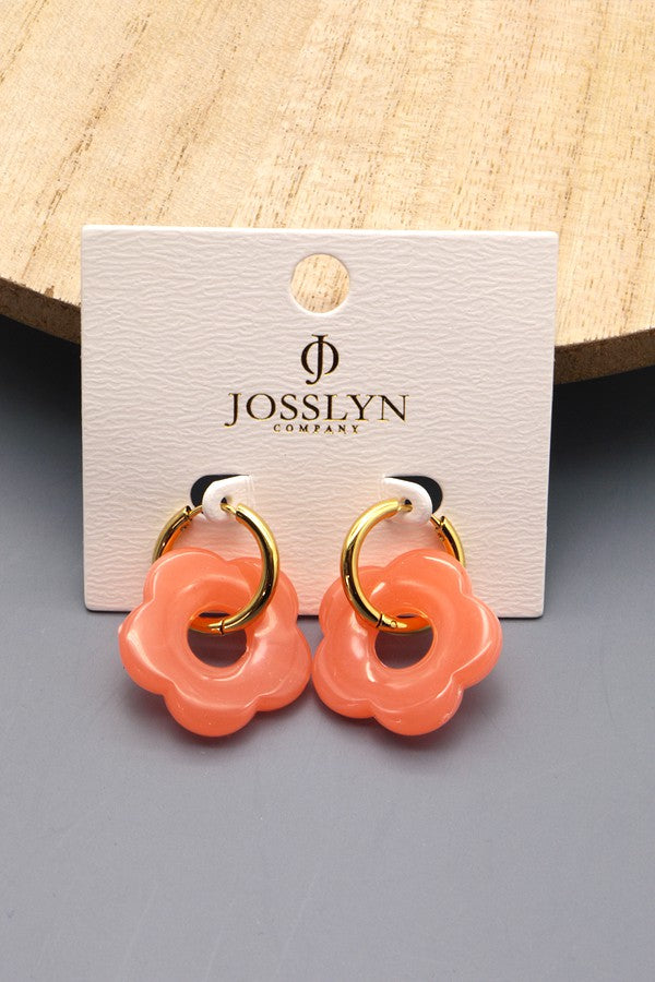 FLOWER CHARM HUGGIE HOOP EARRINGS | 40E221