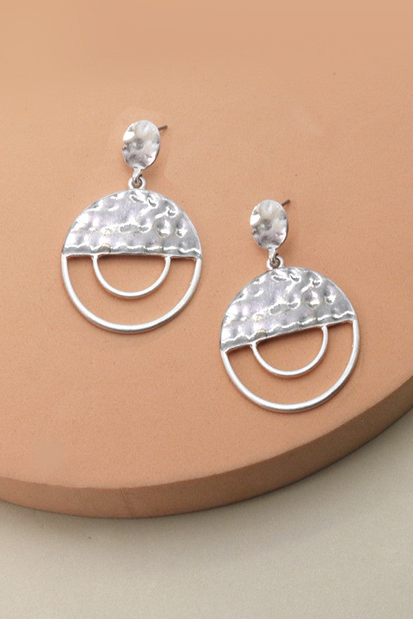 HAMMERED CIRCLE POST EARRINGS | 31E22093
