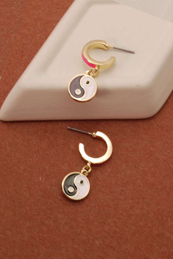 EPOXY CHARM MINI HOOP HUGGIE EARRINGS | 71E21860