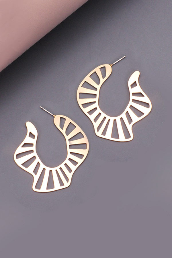 CUTOUT OFF SHAPE HOOP EARRINGS | 31E22574