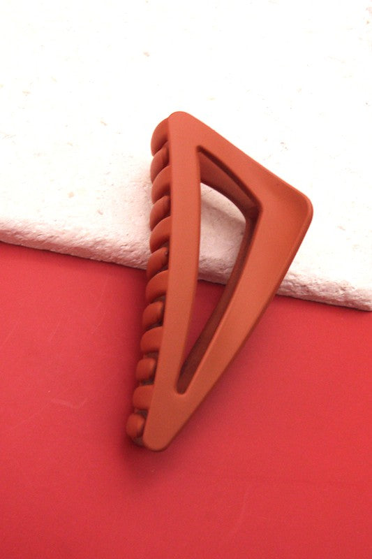 MATTE OFF TRIANGLE HAIR CLAW CLIPS | 40H463