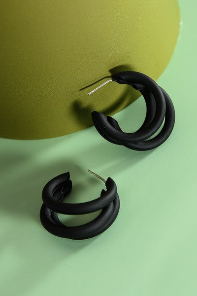 TWISTED COLOR HOOP EARRINGS | 31E22439