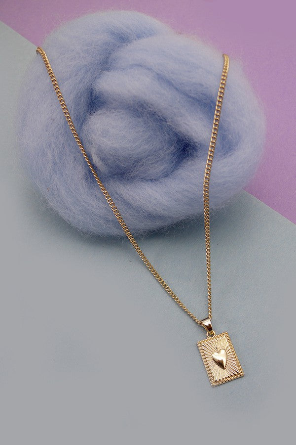 HEART ON CARD CHARM  PENDANT NECKLACE | 31N22321