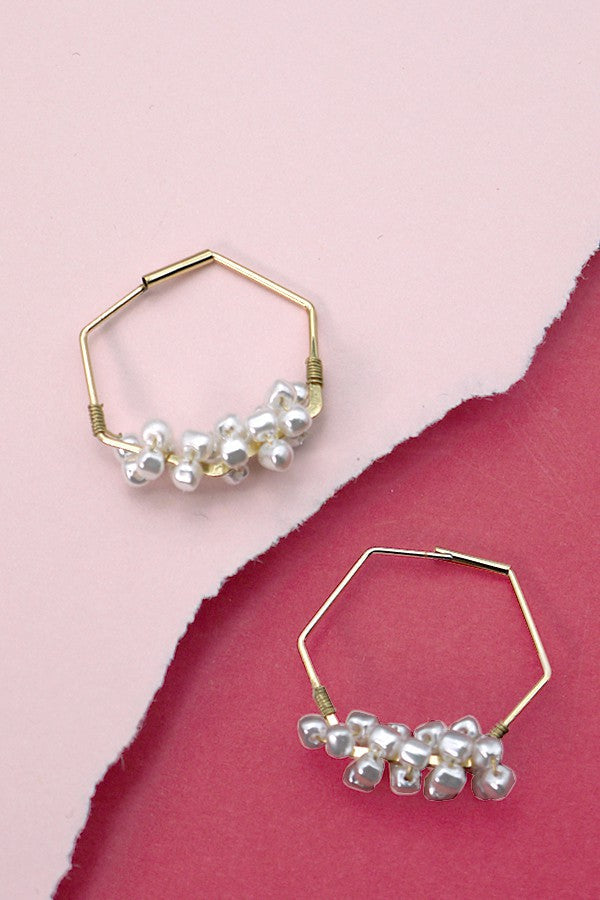 HEXAGON WIRE PEARL CLUSTER HOOP EARRINGS | 10E2110950