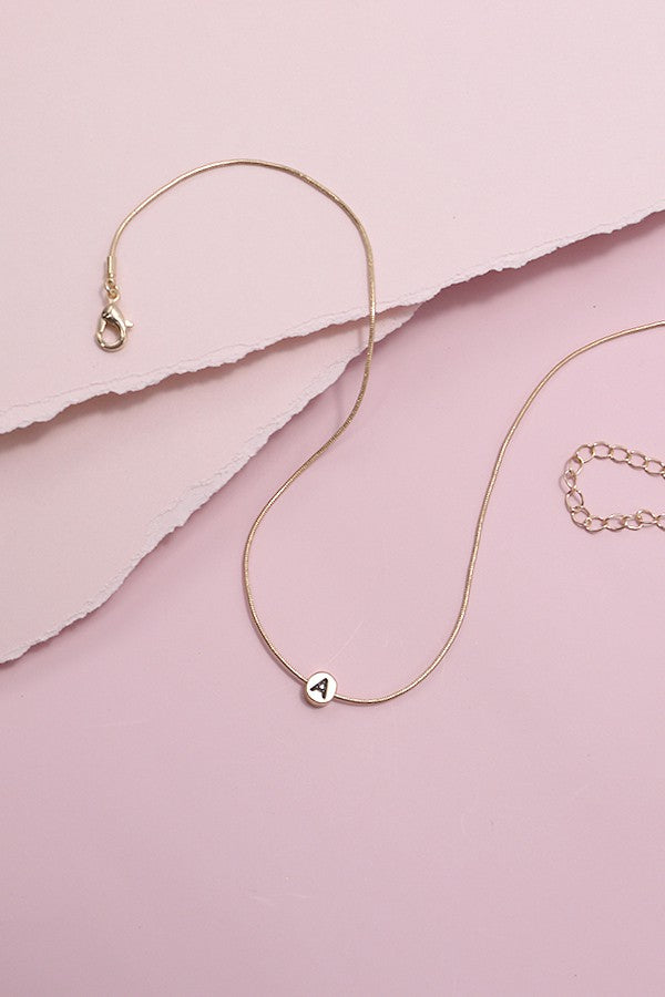 ROUND SNAKE CHAIN INITIAL NECKLACE | 31N22405