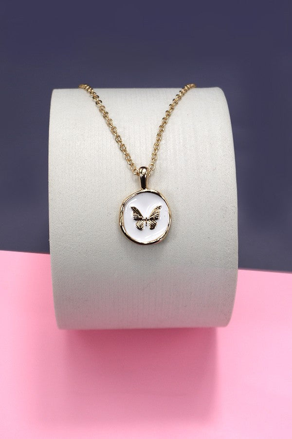 ROUND EPOXY BUTTERFLY HEART PENDANT NECKLACE | 31N23000