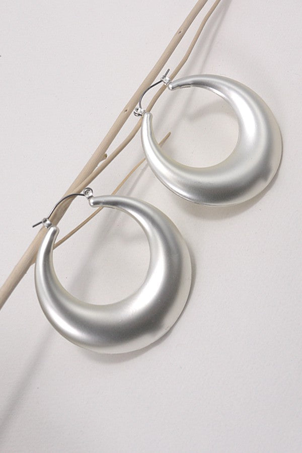 CLASSIC MATTE OVAL HOOP EARRINGS | 10E3011862