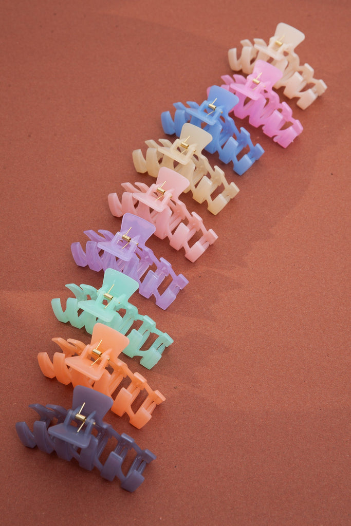 JUMBO GLOSSY WAIVY HAIR CLAW CLIPS | 40H584