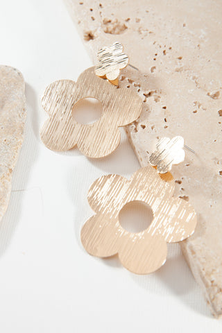 DOUBLE FLAT FLOWER ETCHED DROP EARRINGS | 80E544