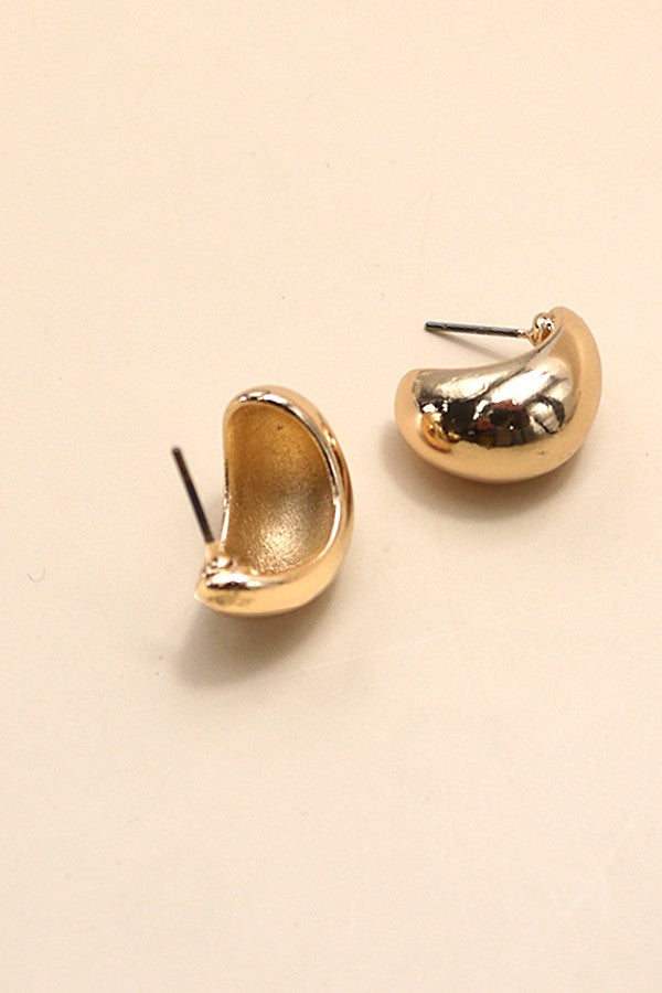 CRESCENT MOON HUGGIE HOOP EARRINGS | 10E3032472