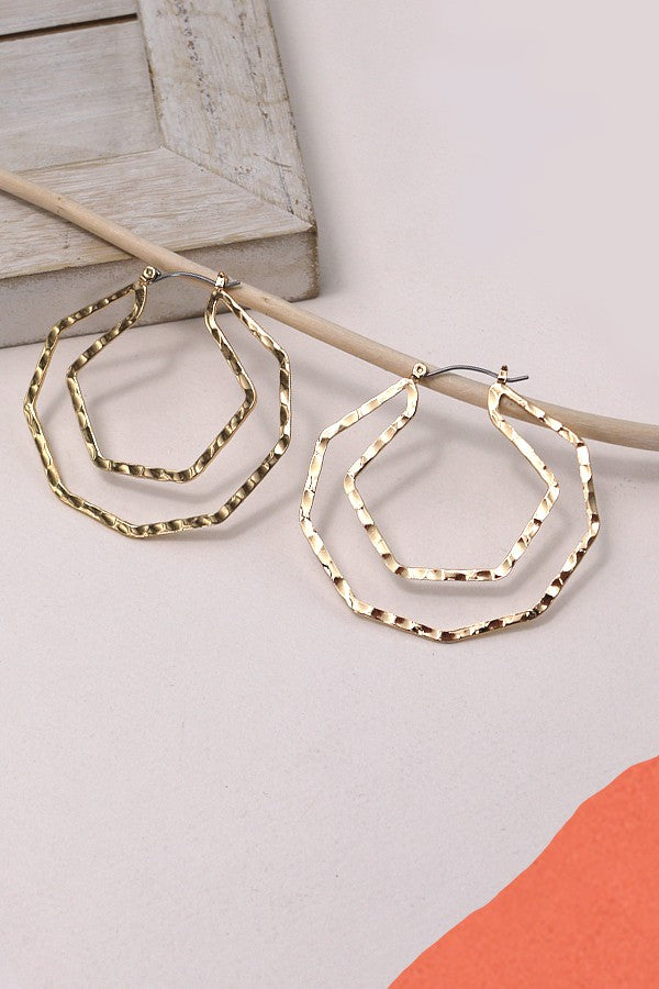 GEO SHAPE HAMMERED HOOP EARRINGS | 80E695