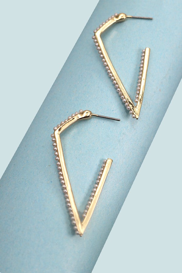 PEARL EDGY TRIANGLE HOOP EARRINGS | 31E24066