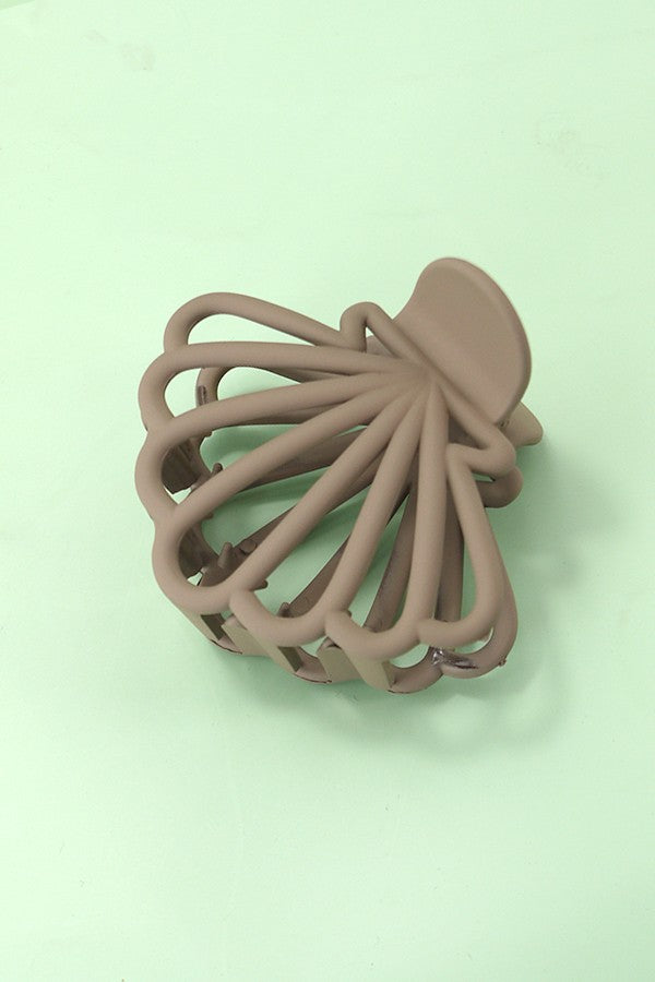 OCEAN BEACH SEASHELL MATTE HAIR CLAW CLIPS | 40H781