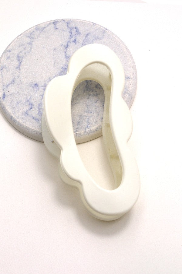 JUMBO MATTE CLOUD OPEN HAIR CLAW CLIPS | 40H786