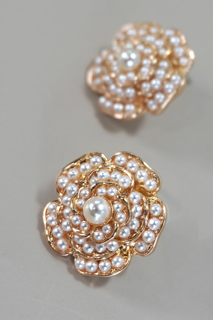 BLOOMING FLOWER PEARL TITANIUM POST STUD EARRINGS | 80E5788