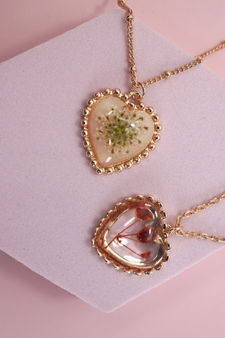 PRESSED FLOWER GOLD HEART NECKLACE | 80N91628