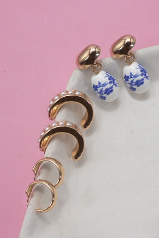 BLUE CERAMIC PORCELAIN TRIO HUGGIE HOOP EARRINGS | 80E6525