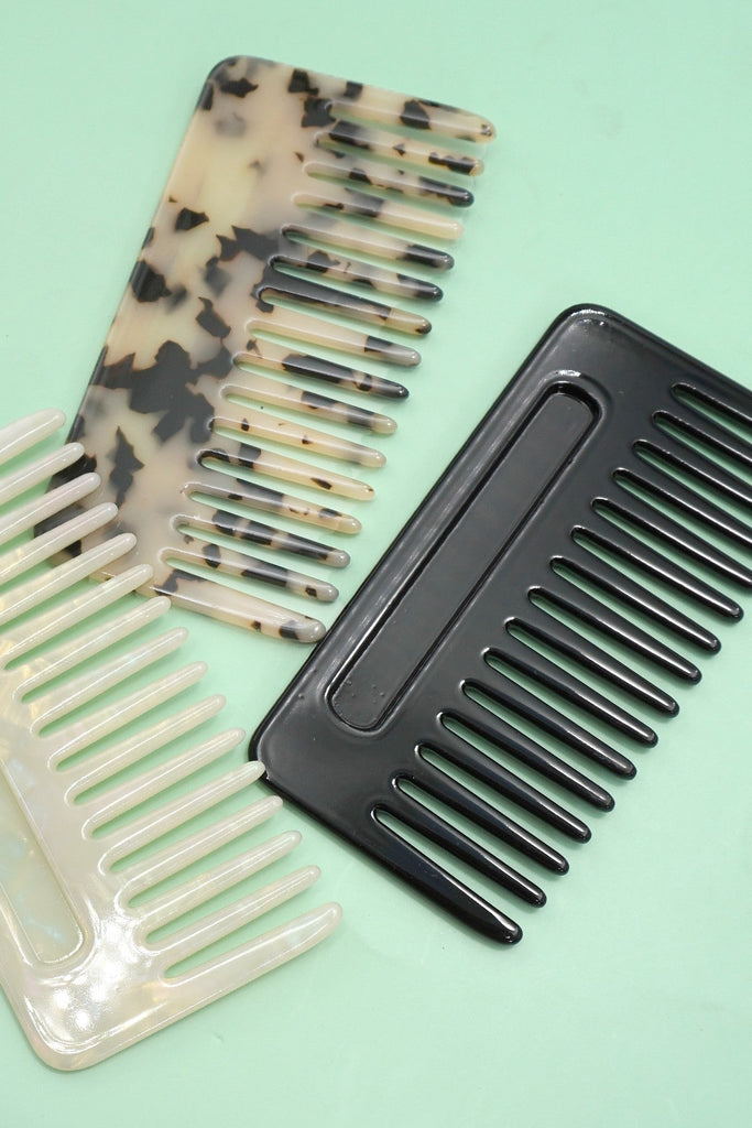 CLASSIC WIDE TOOTH ACETATE COMB | 40HC105