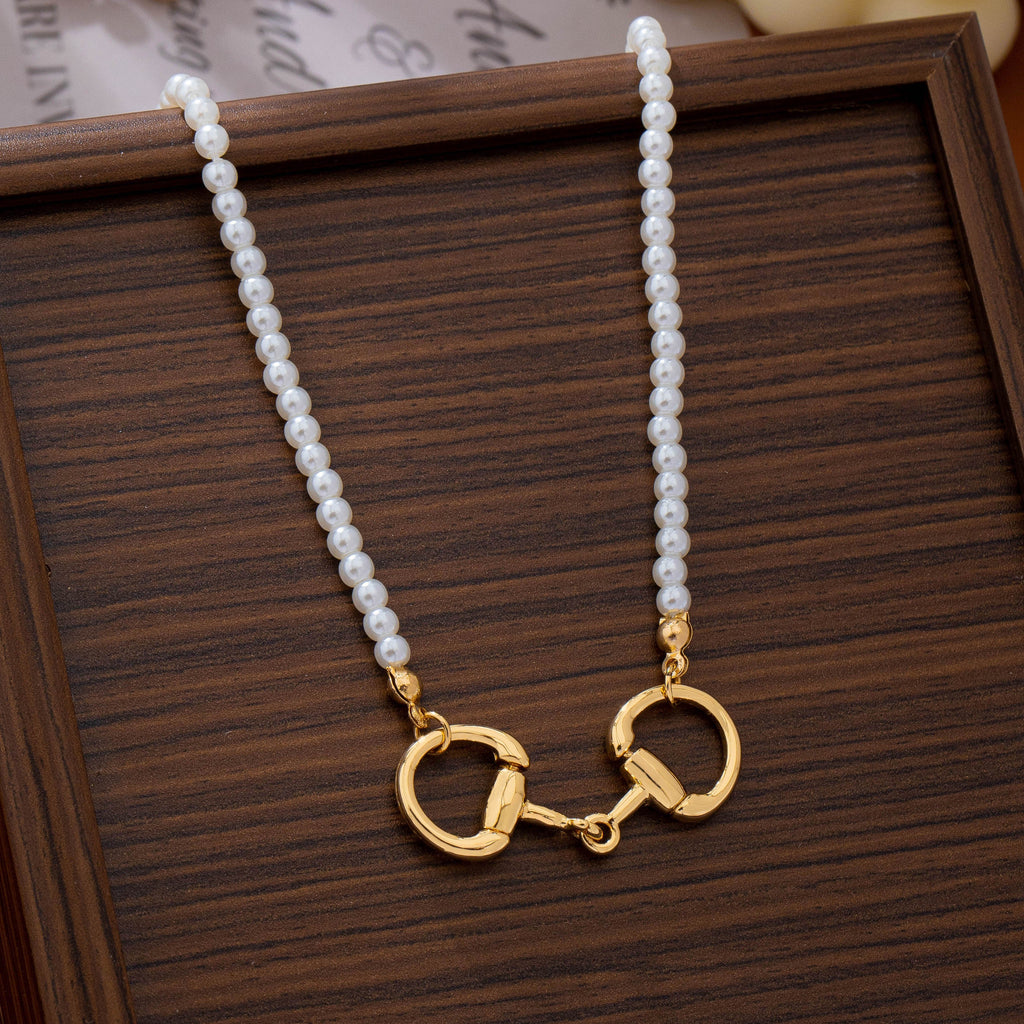 Horsebit Centerpiece Faux Pearl Strand Necklace | 80N95007