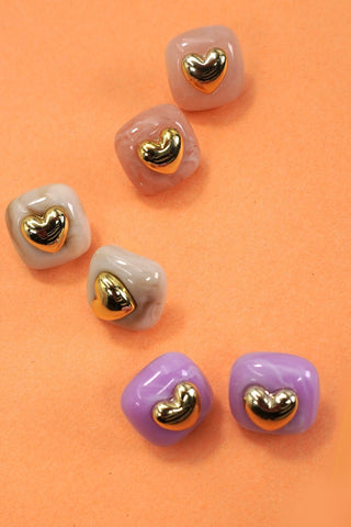 UPSCALE ACRYLIC GOLD HEART STUD EARRINGS | 80E6563