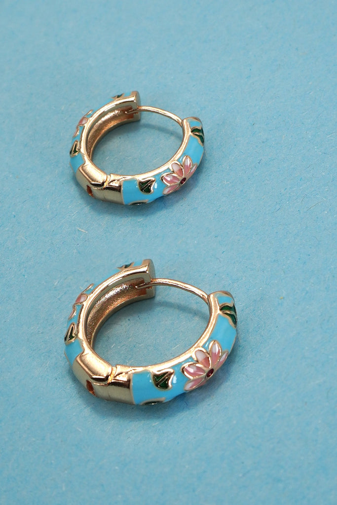 VINTAGE CLOISONNE ENAMEL FLORAL HOOP EARRINGS  | 40E358