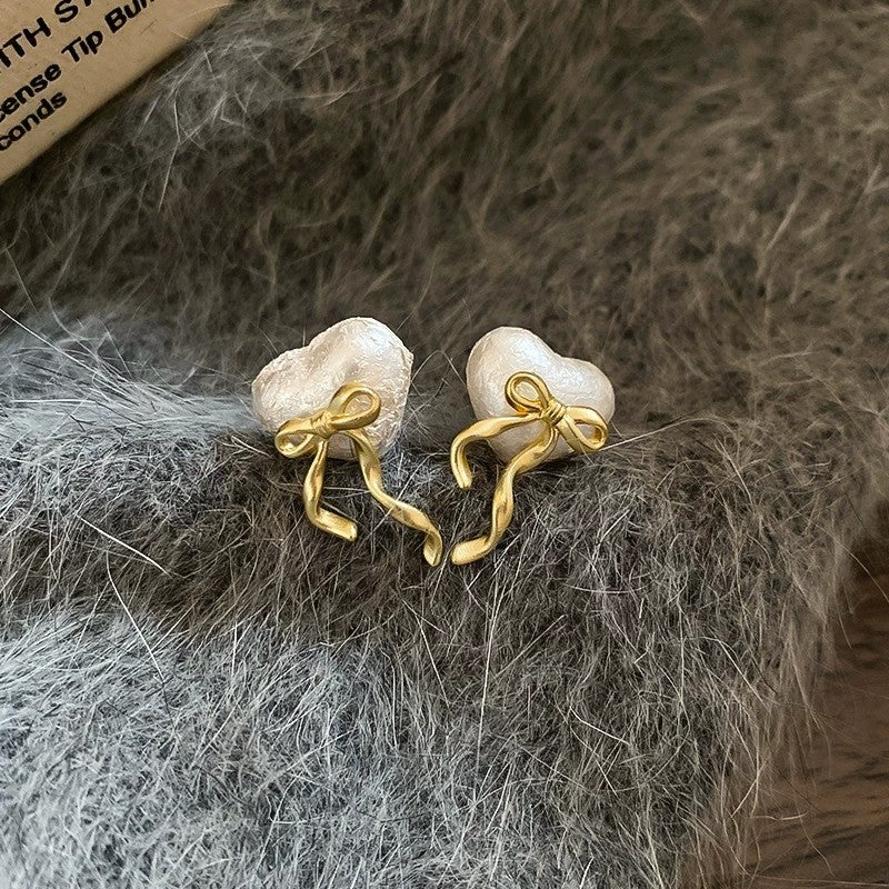 3D GOLD BOW HEART STUD EARRINGS | 40E362