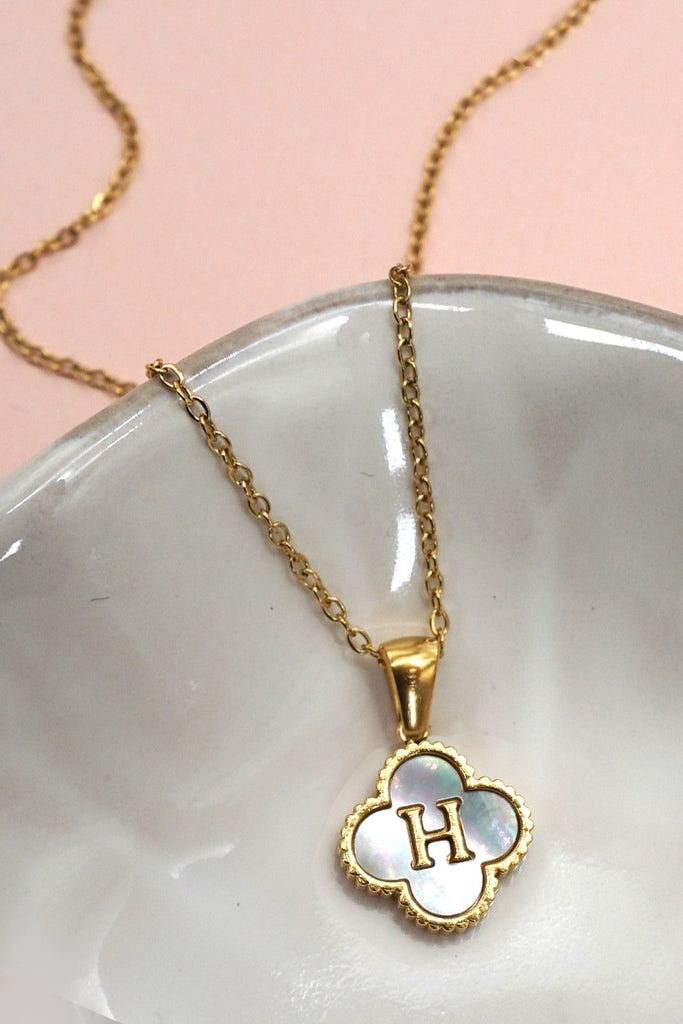 18K STAINLESS STEEL MOP CLOVER INITIAL NECKLACE | 40NK9487