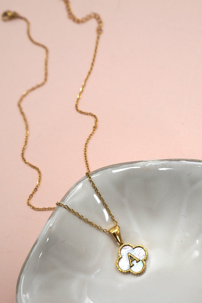 18K STAINLESS STEEL MOP CLOVER INITIAL NECKLACE | 40NK9487