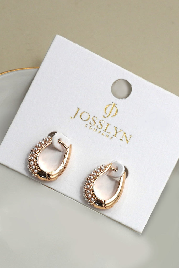 OVAL PEARL GOLD HUGGIE HOOP EARRINGS | 31E50794