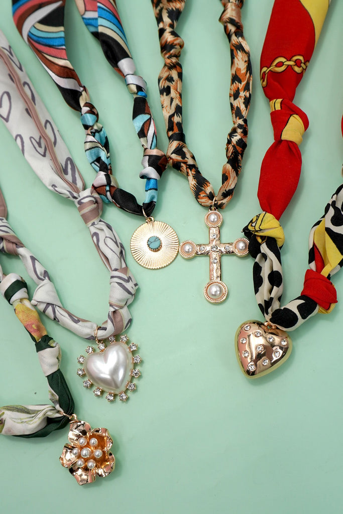 HANDMADE SCARF NECKLACE - HEART | 80N91790