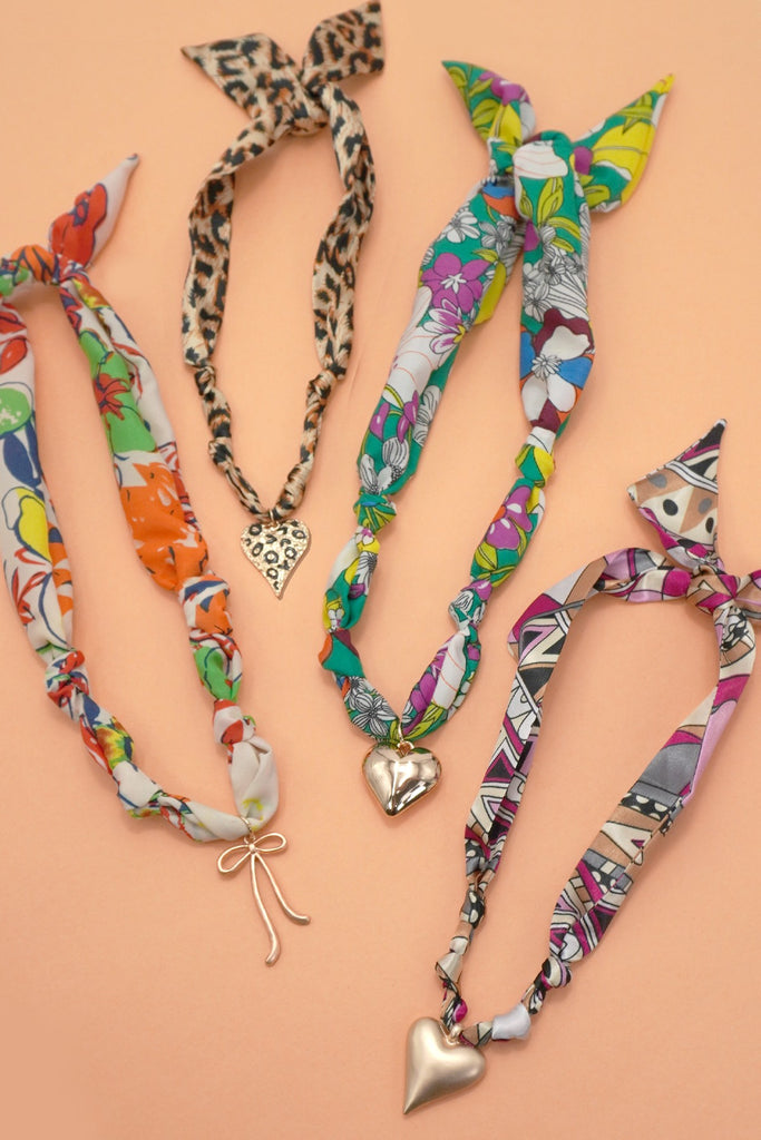 HANDMADE SCARF NECKLACE - HEART | 80N91790