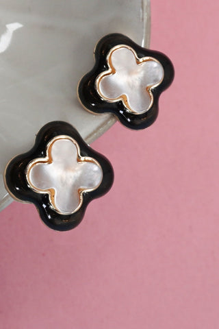 VINTAGE BLACK OUTLINED PEARL CLOVER STUD EARRINGS | 80E6960