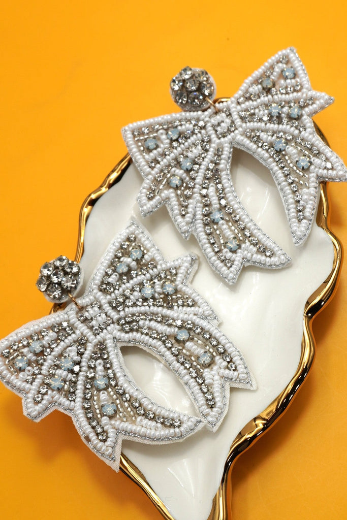 CHRISTMAS HOLIDAY WHITE BOW BEADED EARRINGS | 91E2579