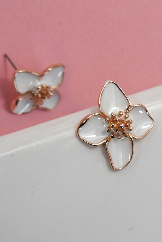 EPOXY WHITE ON GOLD FLOWER  STUD EARRINGS | 80E6983
