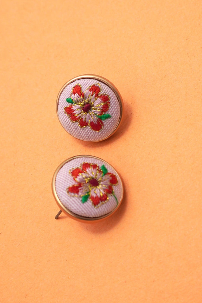 EMBROIDERY FLORAL GOLD EDGE STUD EARRINGS | 80E61042