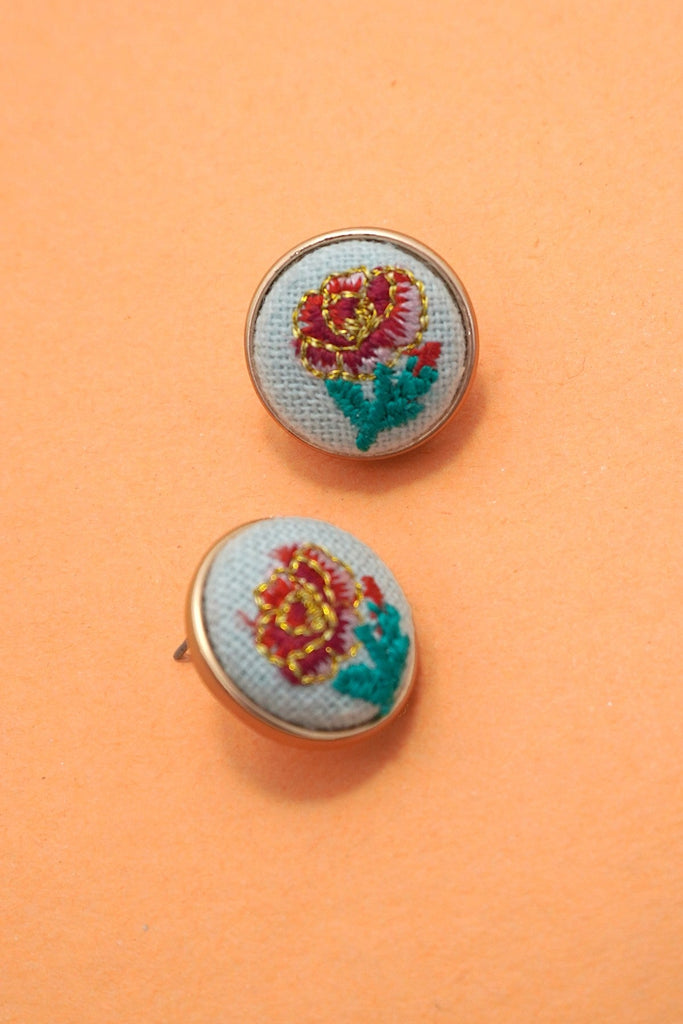 EMBROIDERY FLORAL GOLD EDGE STUD EARRINGS | 80E61042