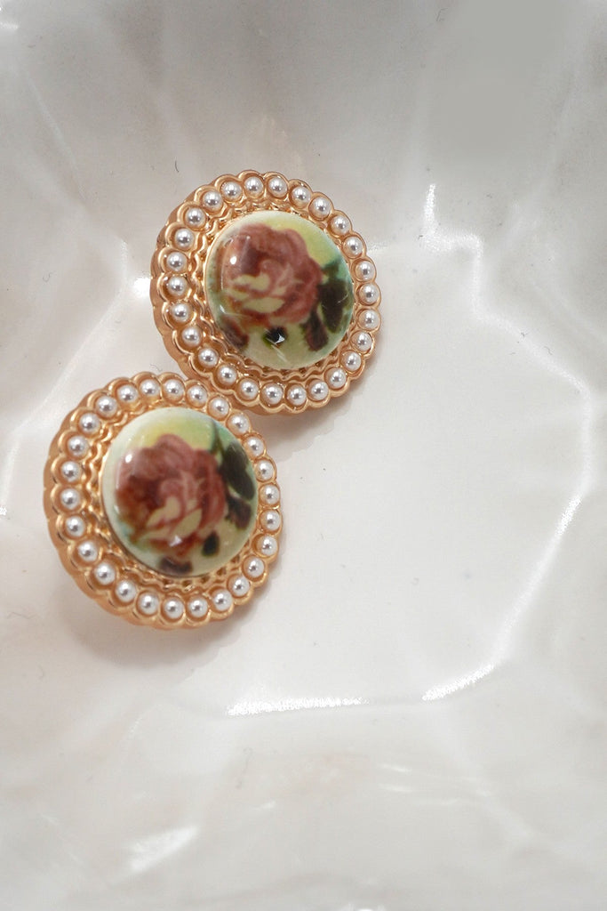 VINTAGE PORCELAIN FLORAL STUD EARRINGS | 80E61074
