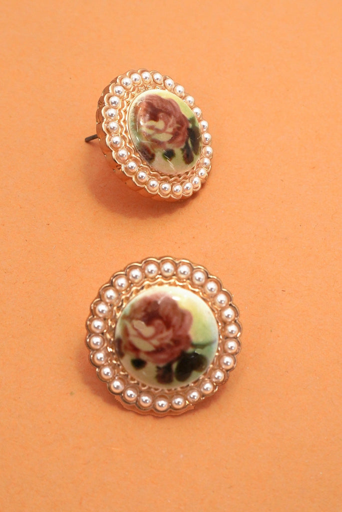 VINTAGE PORCELAIN FLORAL STUD EARRINGS | 80E61074