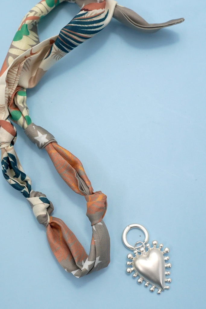 Handcrafted Scarf Interchangeable Charm Necklace | 80N92095