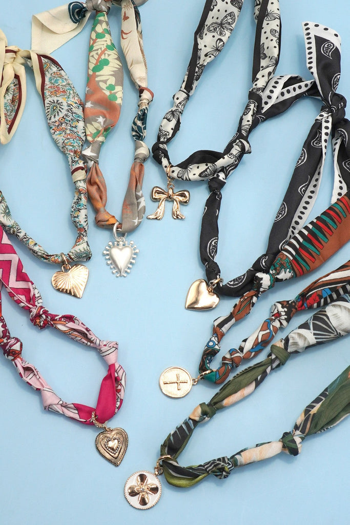 Handcrafted Scarf Interchangeable Charm Necklace | 80N92095