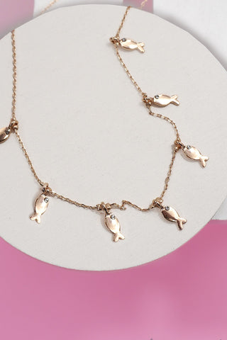 Delicate fish charm pendant stationed fine chain | 80N92153